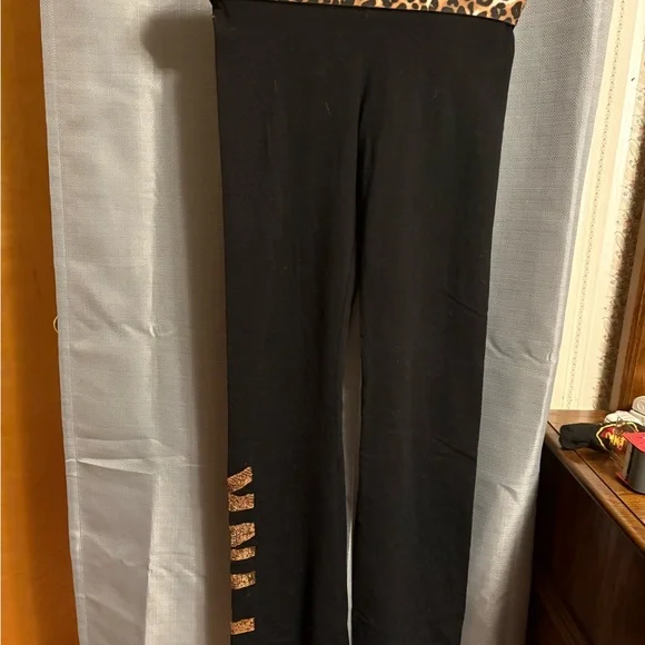 Victoria's Secret PINK Black Yoga Pants with Leopard Print Waistband - Picture 1 of 3